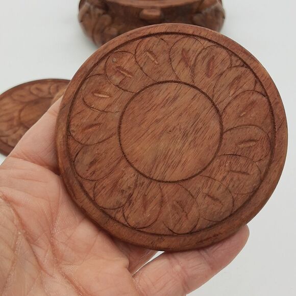 𝅺SET of 4 Hand carved Coasters - Picture 4 of 9